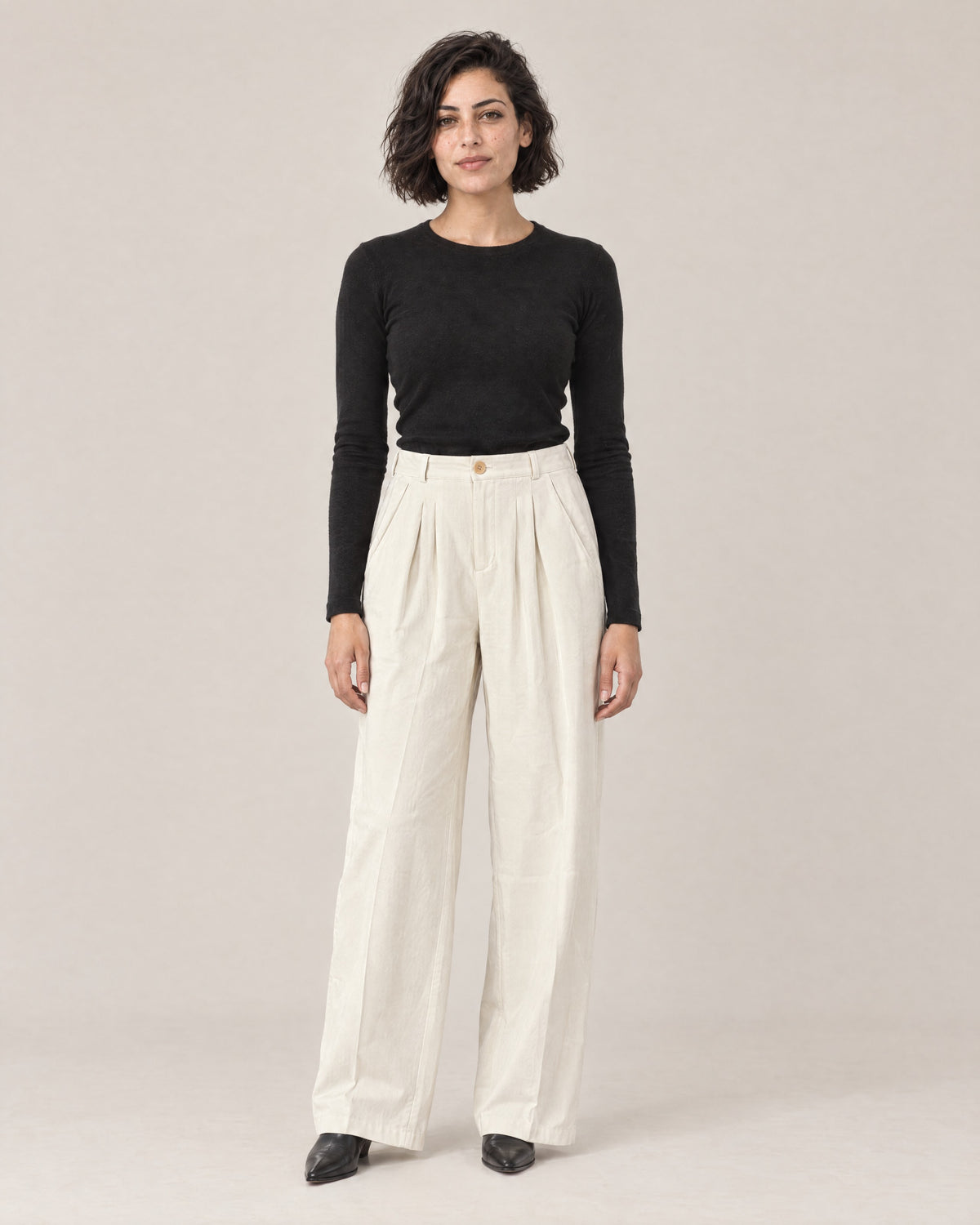 Pantalon Gauthier à pinces porté