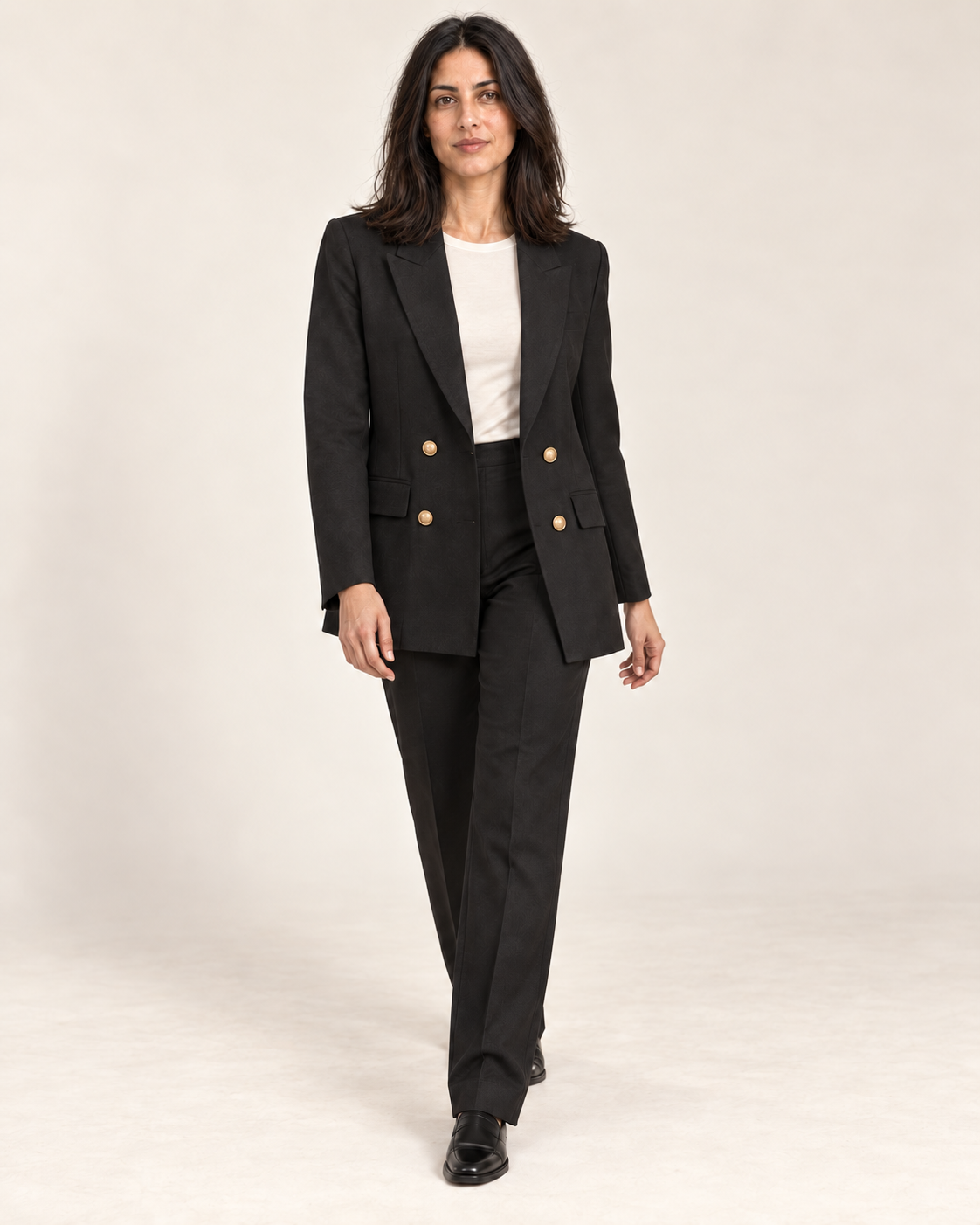 Blazer croisé Habous noir porté sur mannequin — studio ivoire